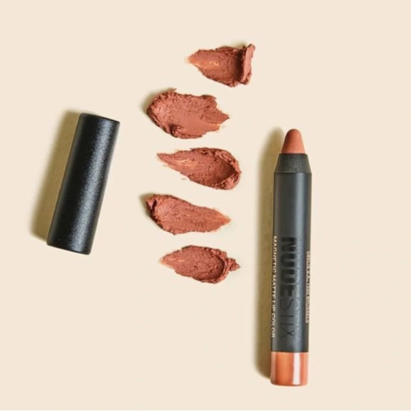 Mini NUDESTIX Magnetic Matte Lip Pencil in Go Girl, Travel Size, NWT - Picture 1 of 7